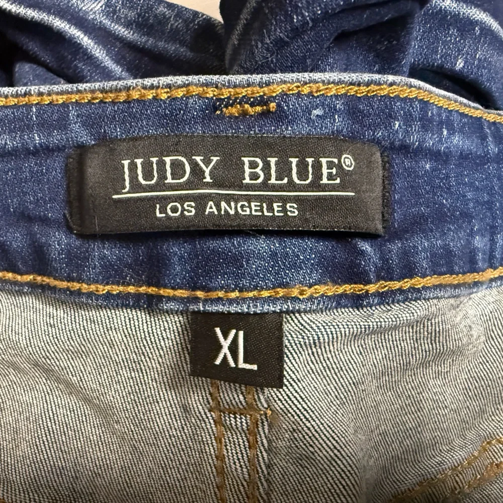 Judy Blue AVA SPLATTERED HIGH RISE SHORTS - Picture 6 of 7